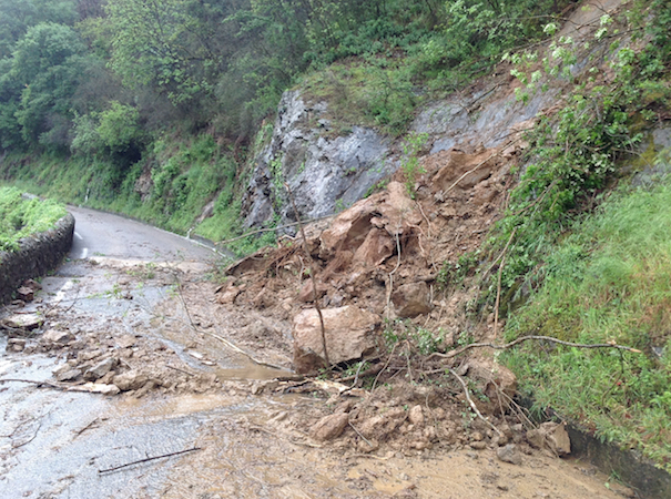 Plus de 100 mm de pluie enregistrés à Vienne : routes et caves inondées, éboulements en nombre