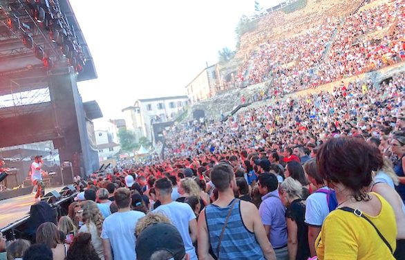 Grosse surprise : il y aura bien cette année un Festival des Authentiks au théâtre antique : le 13 juillet