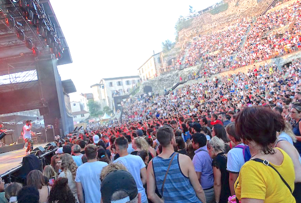 Grosse surprise : il y aura bien cette année un Festival des Authentiks au théâtre antique : le 13 juillet