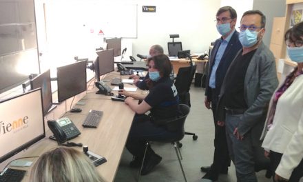 Elections régionales-Yannick Neuder en visite au centre de vidéo-surveillance de Vienne : “priorité à la sécurité”