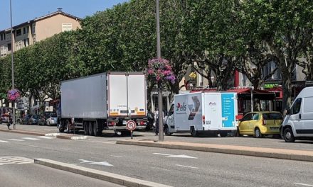 3 000 poids-lourds passent chaque jour place Saint-Louis et 200, cours Brillier : La Ville  prend des mesures