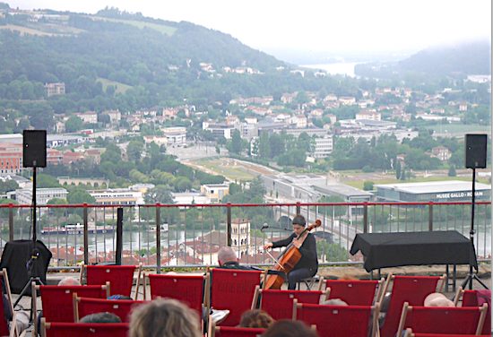 Jazz à Vienne-A 6 h 30, ce matin, brume et violoncelle, romantisme assuré…