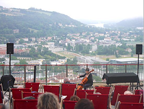 Jazz à Vienne-A 6 h 30, ce matin, brume et violoncelle, romantisme assuré…