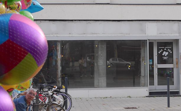 L&rsquo;ancien magasin du cordonnier Zartarian, cours Brillier, va devenir un restaurant thaïlandais