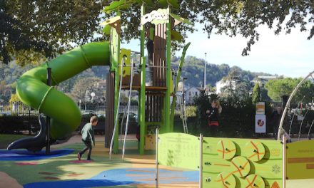 Toboggans, passerelles, boîte sonore, etc : inauguration de la nouvelle aire de jeux du Jardin de Ville de Vienne