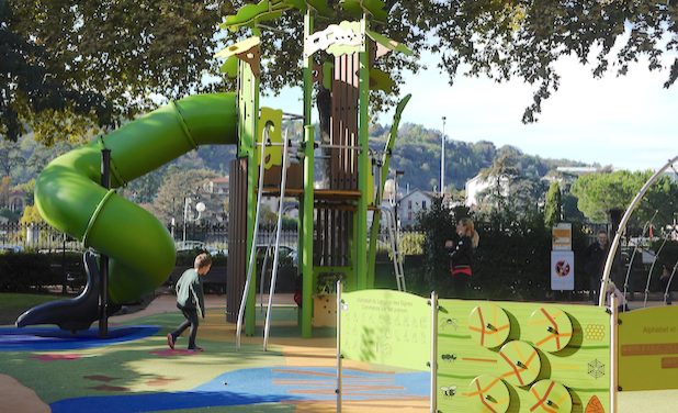 Toboggans, passerelles, boîte sonore, etc : inauguration de la nouvelle aire de jeux du Jardin de Ville de Vienne