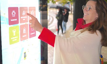 On y trouve les commerces, les sites touristiques, etc. : trois bornes interactives installées dans le centre de Vienne