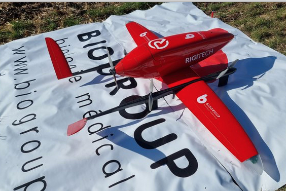 Pour livrer des échantillons à analyser : le transport par drone  testé dans le Nord-Isére par Biogroup