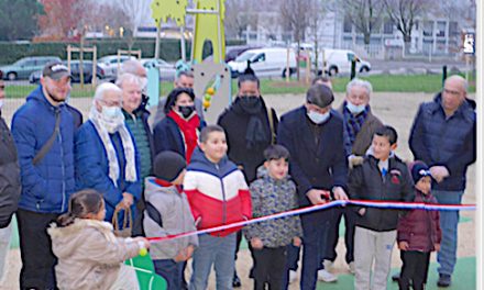 Dans le cadre de l’aménagement de la place Auguste-Perret à Malissol, inauguration d’une aire de jeux