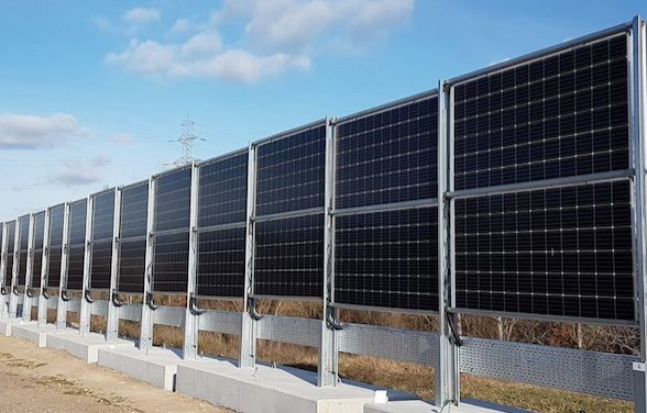 Une innovation au gros potentiel : la CNR a installé des panneaux solaires verticaux, à Sablons, au Sud de Vienne
