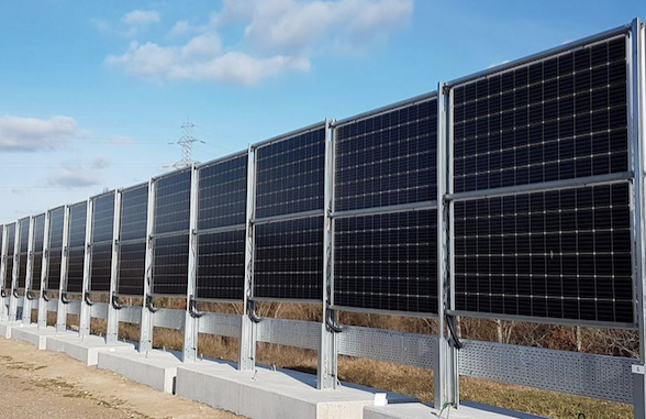 Une innovation au gros potentiel : la CNR a installé des panneaux solaires verticaux, à Sablons, au Sud de Vienne