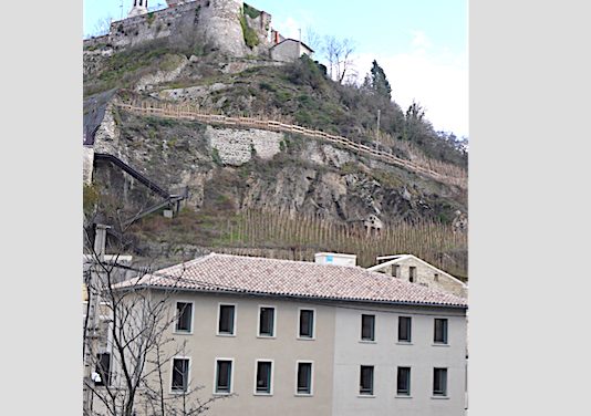 Jazz à Vienne s&rsquo;est installé dans sa nouvelle “Maison”, redonnant du lustre à cette entrée au centre-ville