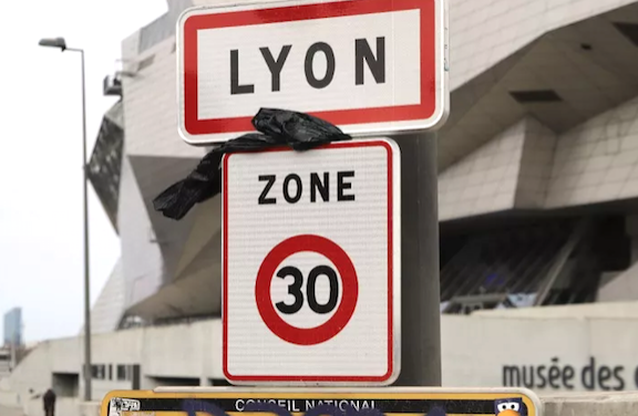 La vitesse est depuis ce matin limitée à 30 km/h à Lyon : 1 mois pour s&rsquo;y habituer avant d&rsquo;être verbalisé…
