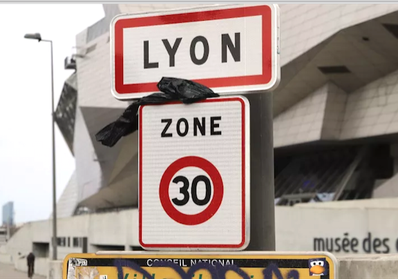 La vitesse est depuis ce matin limitée à 30 km/h à Lyon : 1 mois pour s’y habituer avant d’être verbalisé…