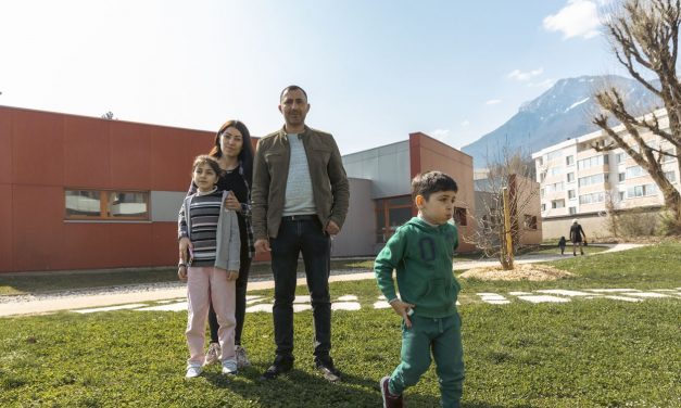          Déjà 1 500 réfugiés ukrainiens accueillis en Isère : la chaîne de solidarité s&rsquo;étend rapidement  