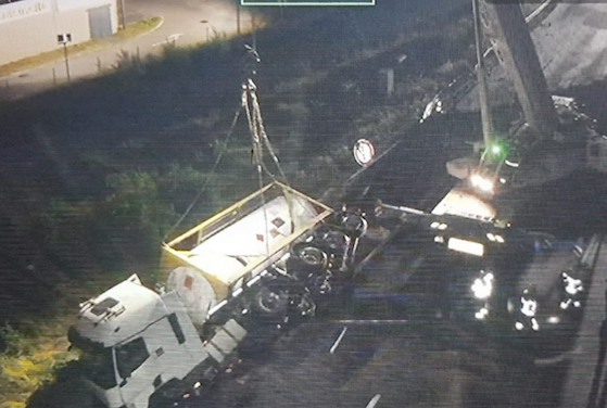Camion-citerne renversé sur l’A7 à Chasse-sur-Rhône : le poids-lourd a été relevé et évacué, nettoyage de l’Autoroute en cours