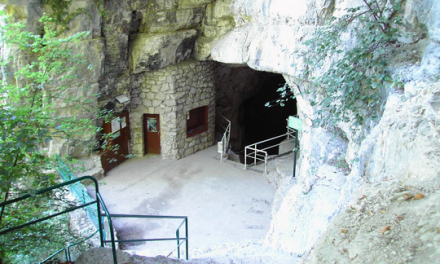 Tragique sortie scolaire en Isère : un spéléo trouve la mort au sein des grottes de Sassenage