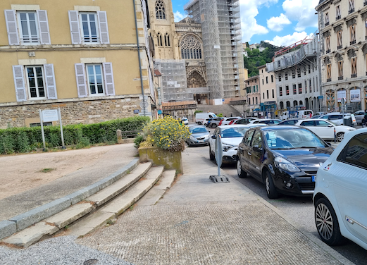 Les travaux d’implantation de conteneurs enterrés démarrent lundi place Saint-Maurice à Vienne