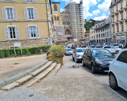 Les travaux d’implantation de conteneurs enterrés démarrent lundi place Saint-Maurice à Vienne