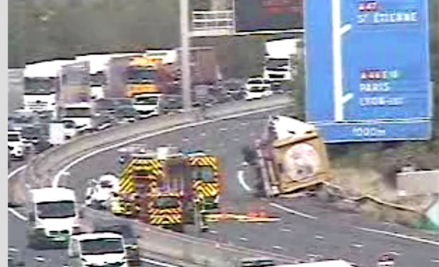 Camion-citerne renversé sur l’A7 à Chasse-sur-Rhône : l&rsquo;Autoroute fermée « au moins jusqu&rsquo;à 6 heures demain matin »…