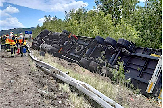 A 7 : le camion se renverse sur le talus de l&rsquo;autoroute, à hauteur de Seyssuel