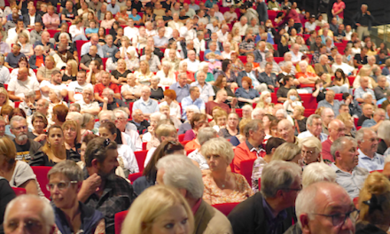 Législatives-Près de 800 personnes au Manège : le grand meeting de 1er tour de Jean-Claude Lassalle confine à la démonstration de force..