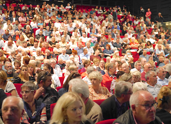 Législatives-Près de 800 personnes au Manège : le grand meeting de 1er tour de Jean-Claude Lassalle confine à la démonstration de force..