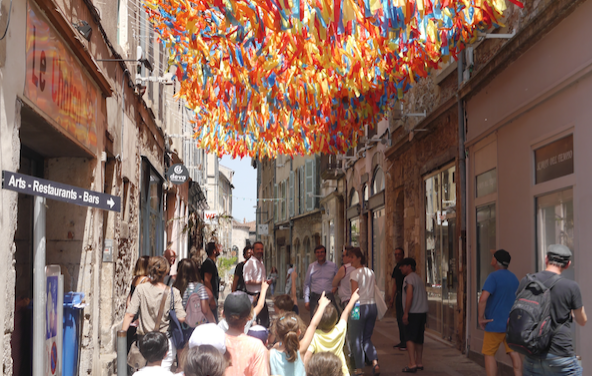 Jazz à Vienne 2022 ne revient pas seulement à Cybèle, mais aussi dans le centre historique, en phase déco…