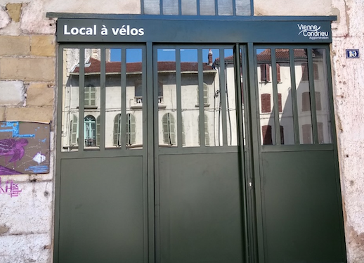 Un nouveau local à vélos vient d’ouvrir ses portes place Charles de Gaulle à Vienne : 25 euros l’emplacement à l’année