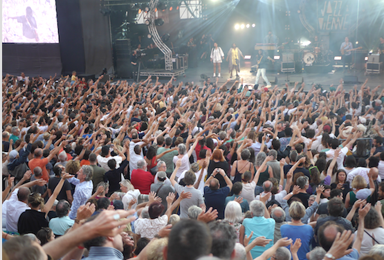 Jazz à Vienne-La soul version Black Pumas et Kiwanuka emballe les 7 500 spectateurs présents