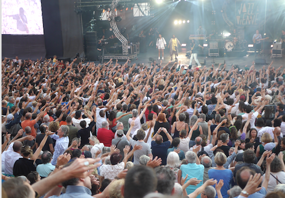 Jazz à Vienne-La soul version Black Pumas et Kiwanuka emballe les 7 500 spectateurs présents