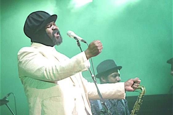 Jazz à Vienne-5 000 à entrer en vibration avec la voix de velours de Greg Porter