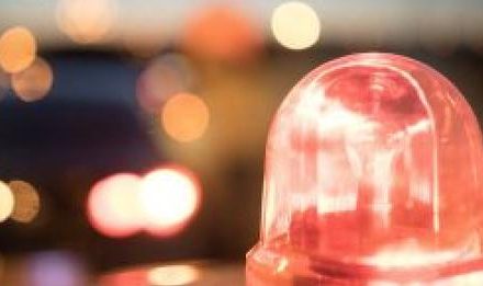 Découvert plusieurs heures après l’accident : un motard de 23 ans, décédé à Pont-Evêque après une sortie de route