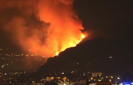 Isère, une centaine d’hectares détruits : l’incendie sur les contreforts de la Chartreuse sur le point d’être “fixé”