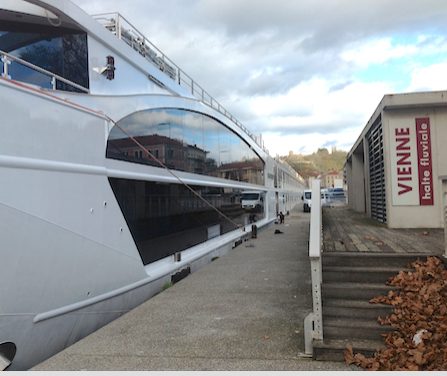Des études géotechniques annoncées sur la halte fluviale de Vienne pour accueillir un 3ème bateau de croisière : la voie verte partiellement coupée