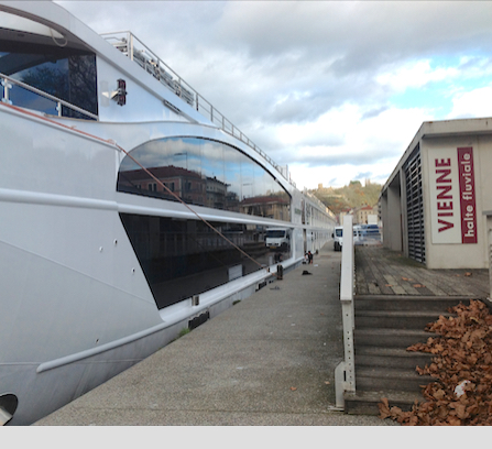 Des études géotechniques annoncées sur la halte fluviale de Vienne pour accueillir un 3ème bateau de croisière : la voie verte partiellement coupée