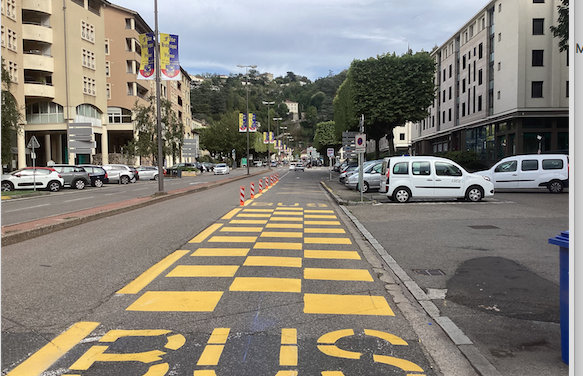 Dans la perspective de son remodelage : expérimentation d&rsquo;un couloir de Bus, cours Brillier à Vienne