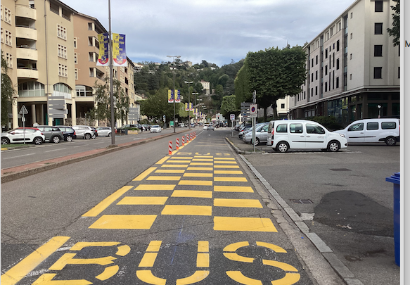 Dans la perspective de son remodelage : expérimentation d’un couloir de Bus, cours Brillier à Vienne