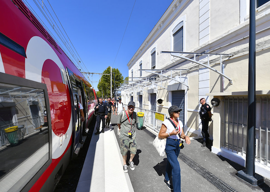 Après 50 ans d’absence, les trains de voyageurs reviennent sur la rive droite du Rhône, mais pour l’instant, bien au Sud de Condrieu…