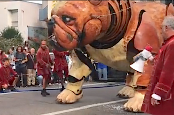 300 000 personnes attendues ce week-end à Villeurbanne pour voir défiler les chiens géants de Royal de Luxe