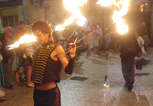 Fête Historique de Vienne : après deux ans d’absence, le retour du défilé aux flambeaux n’a pas été gâché par la pluie