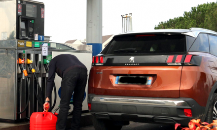 La pénurie perdure dans les stations-services de l’Isère  : le préfet interdit les jerricans et le “stockage de précaution”