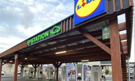 La 1ère est située  près de Lyon : Lidl se lance dans les stations- -services tout électriques