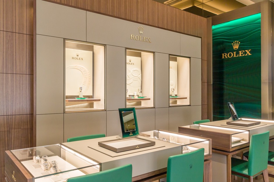 Luxe en tr s grand format Rolex ouvre un magasin de 200 m