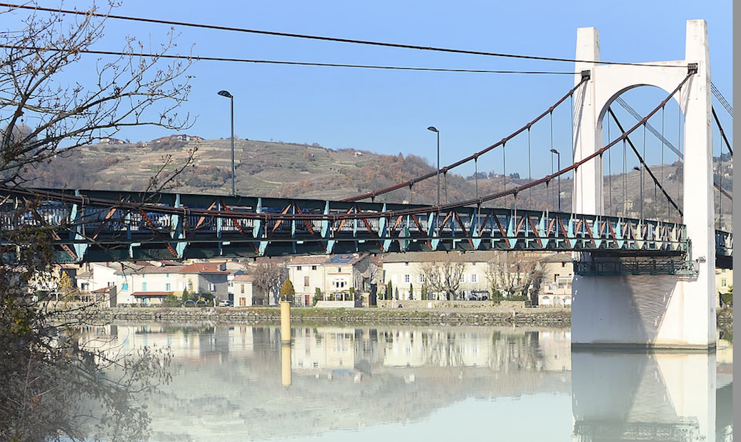 Difficultés annoncées avec l’installation de portiques de sécurité au pont de Condrieu, des cures pour affronter l’hiver, etc. :  le journal TV de Vienne