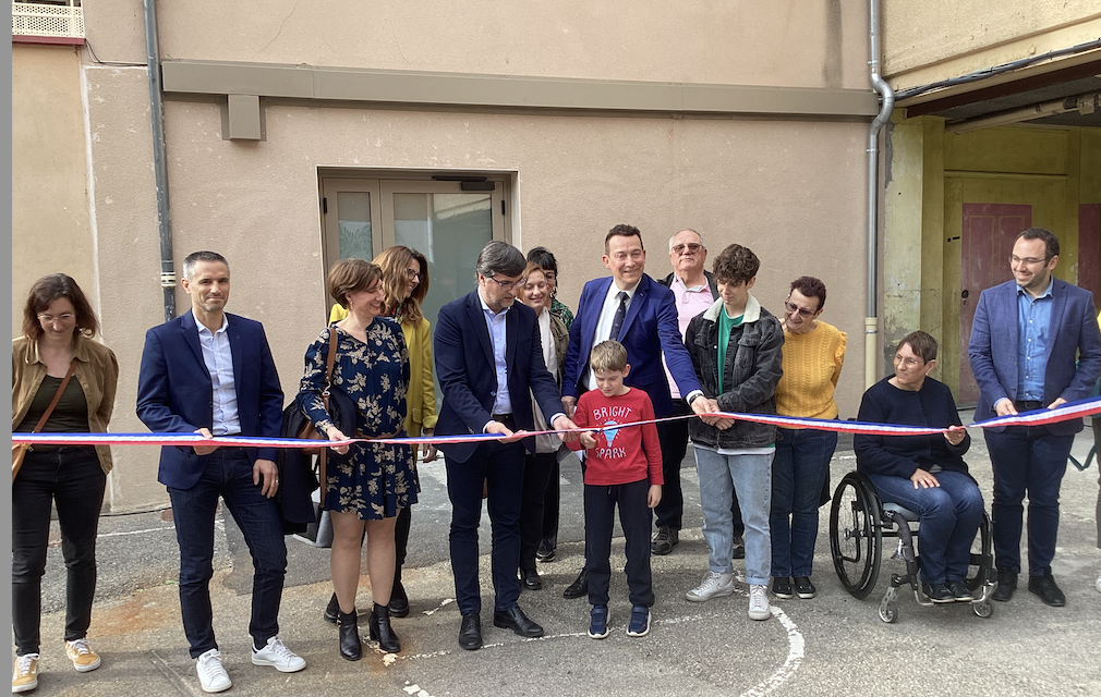 Handicap : inauguration de deux salles de classe adaptées à l’Ecole Lafayette à Vienne