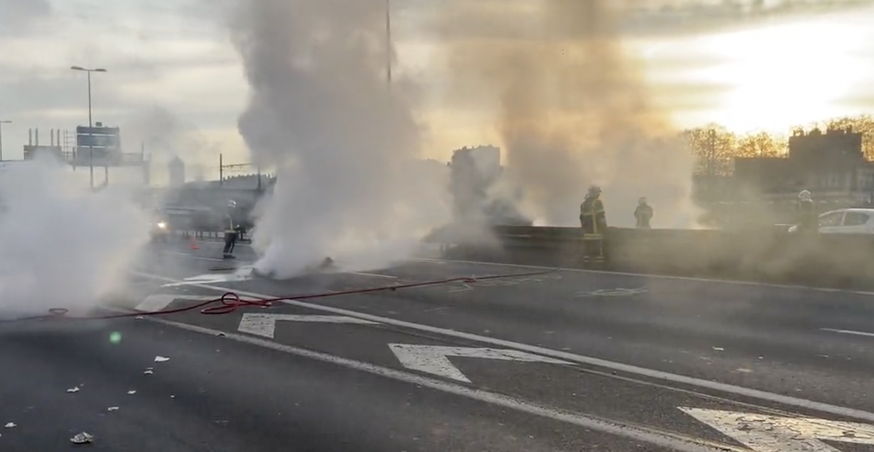 Réforme des retraites : barrages enflammés  sur la M7 ce matin  au Sud de Lyon