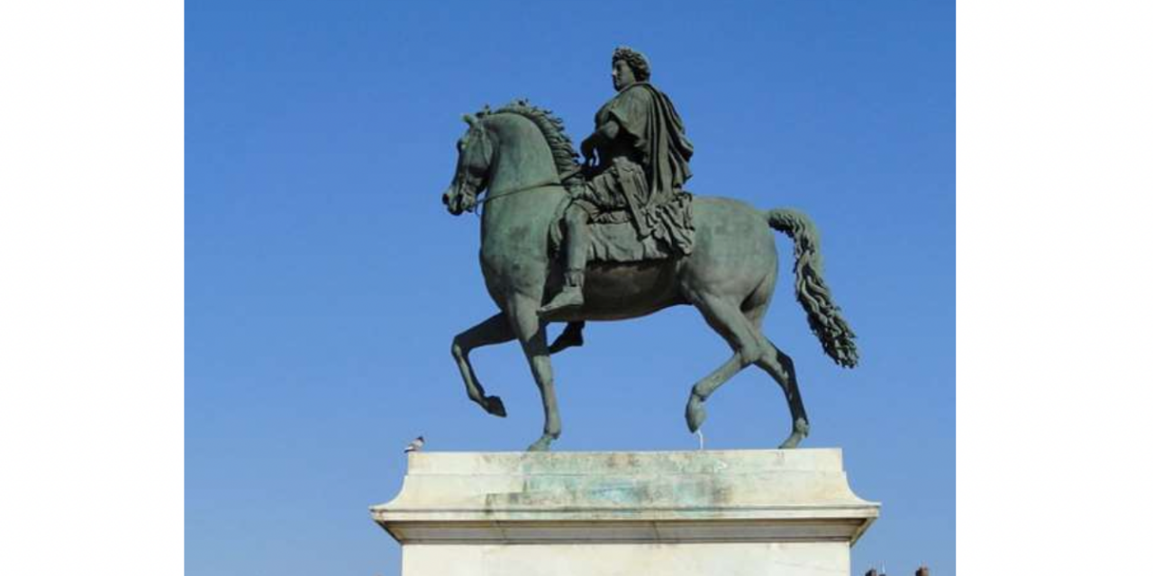 La statue de Louis XIV place Bellecour à Lyon va descendre de son piédestal pour être restaurée : 1,5 M€ de travaux !