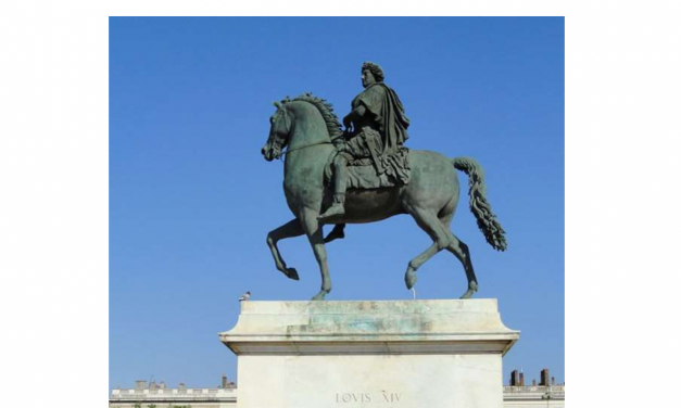La statue de Louis XIV place Bellecour à Lyon va descendre de son piédestal pour être restaurée : 1,5 M€ de travaux !