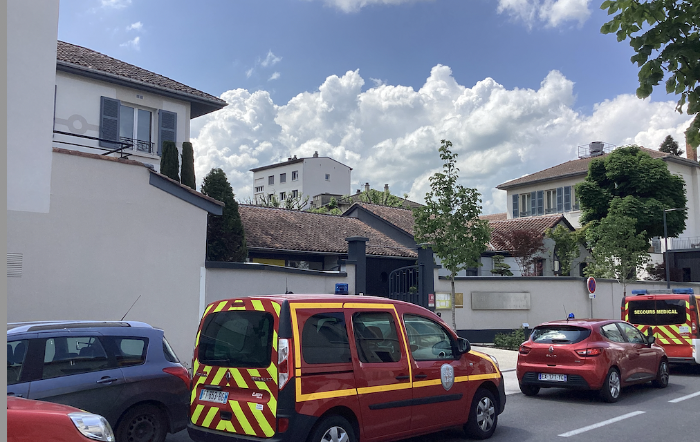 Un hélicoptère à la rescousse : intoxication au monoxyde  de carbone de membres du personnel du restaurant la Pyramide à Vienne